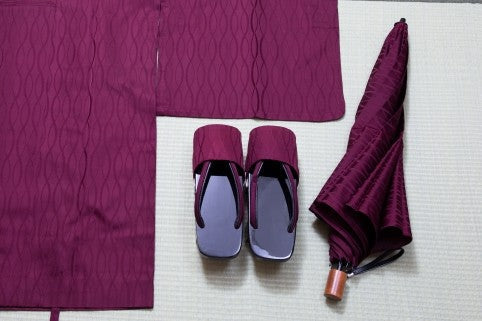 持っているだけで「雨の日着物」のアイテムセットが決定する